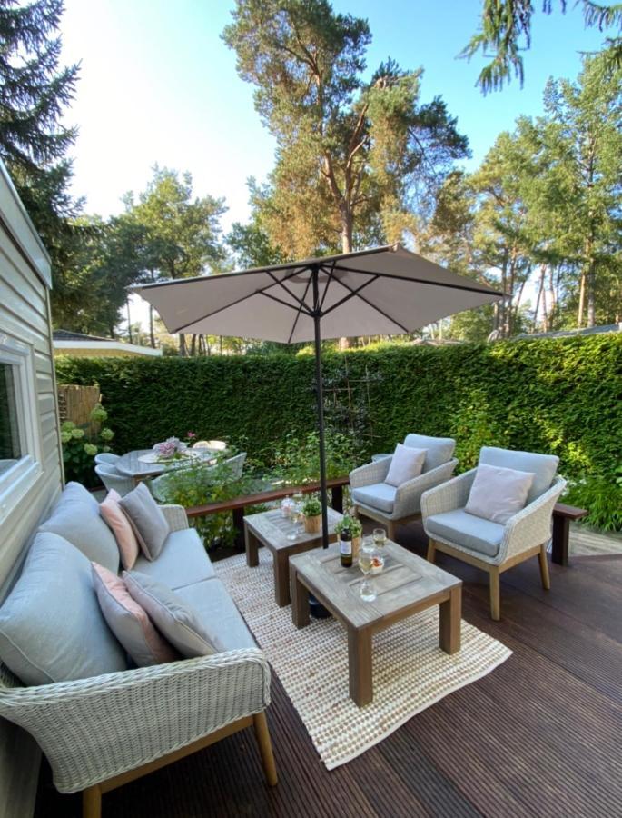 Luxe Chalet Met Prachtig Terras Op De Veluwe , Veel Privacy Hoenderloo Bagian luar foto