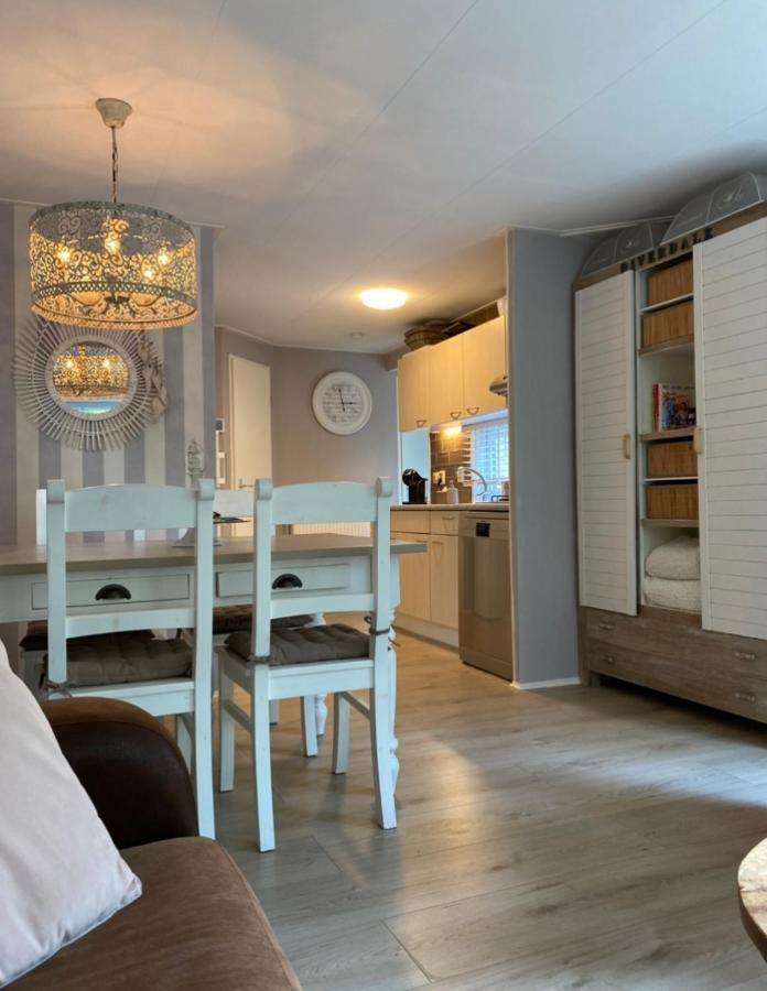 Luxe Chalet Met Prachtig Terras Op De Veluwe , Veel Privacy Hoenderloo Bagian luar foto