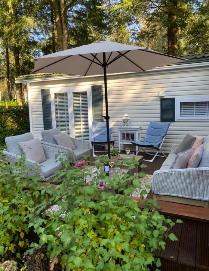 Luxe Chalet Met Prachtig Terras Op De Veluwe , Veel Privacy Hoenderloo Bagian luar foto