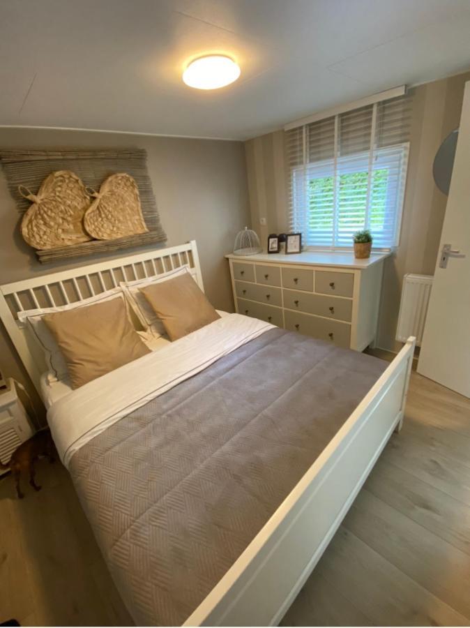 Luxe Chalet Met Prachtig Terras Op De Veluwe , Veel Privacy Hoenderloo Bagian luar foto